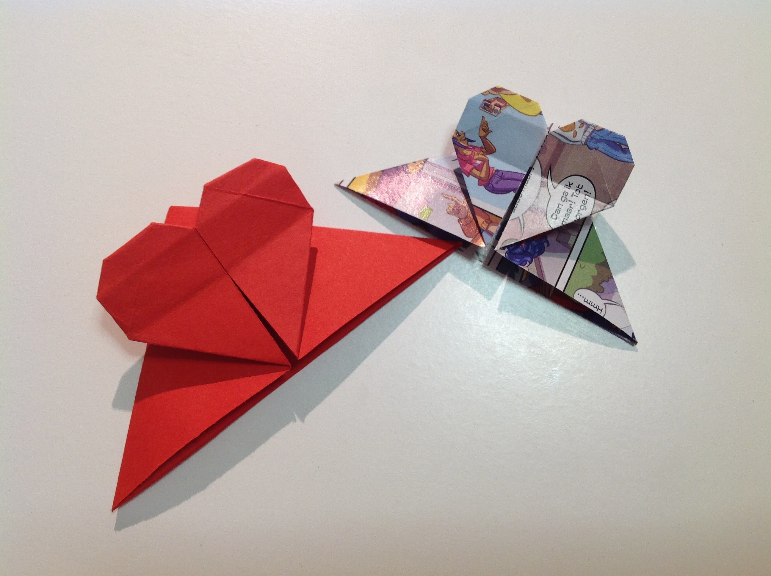 Fun: Origami  hart boekenlegger vouwen van een vierkant papier.