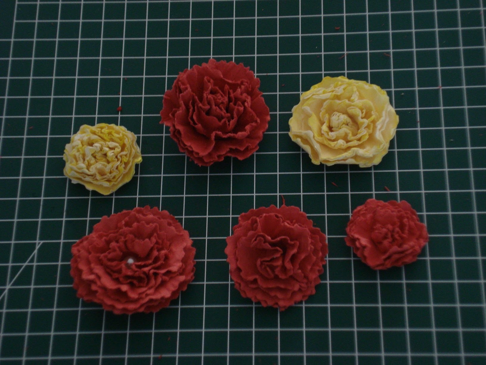Papieren bloemen zelf maken korte tutorial DIY