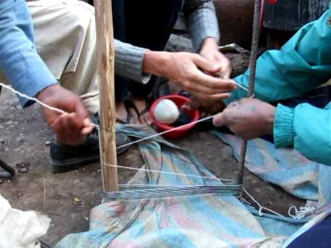 Voorbereiden van weefgetouw in Peru