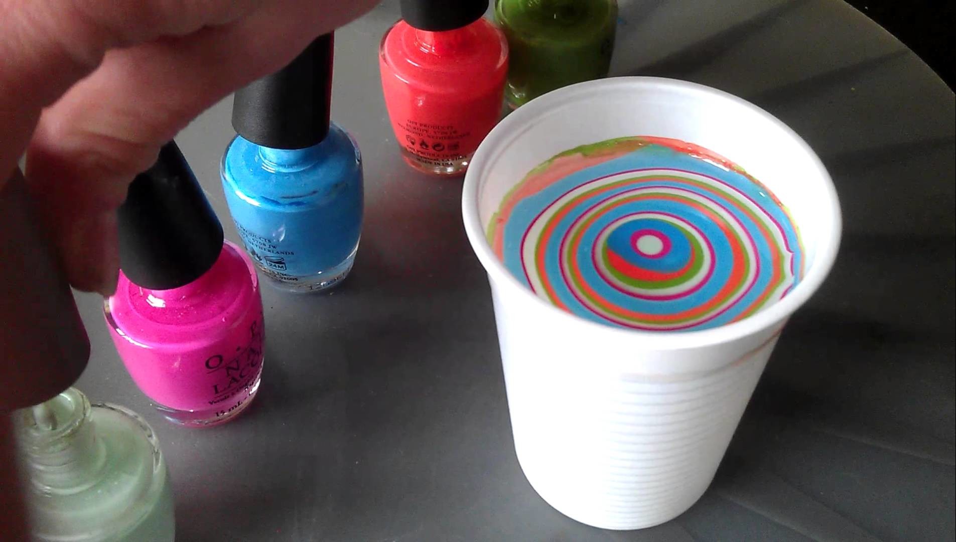 Nagels marmeren (Water marble) (Nailstyling)