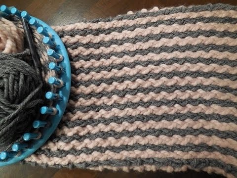 Verticale strepen op een breiring. sjaal