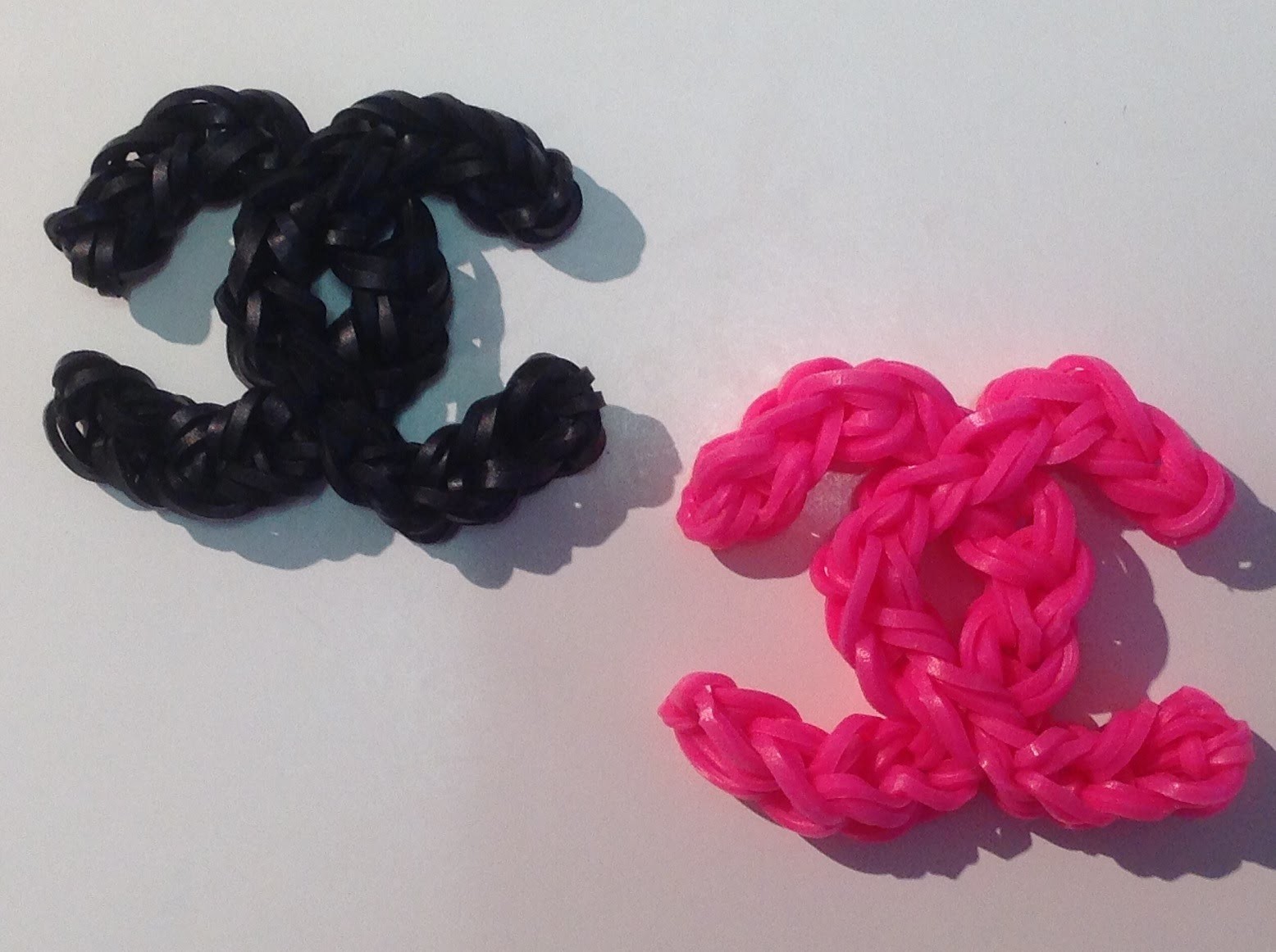 Rainbow Loom Nederlands, Chanel logo