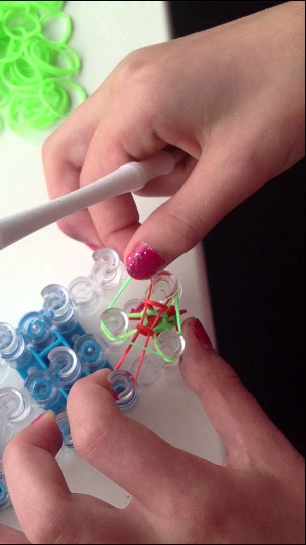 Rainbow loom Nederlands lacey zee armband.