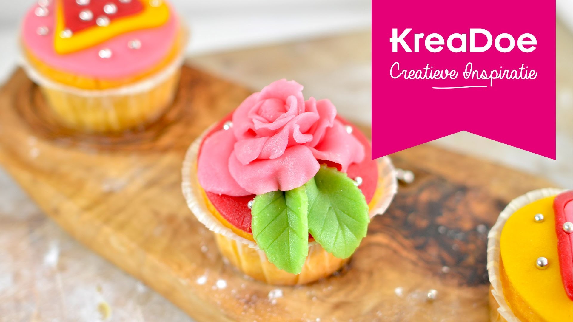 KreaDoe - DIY - Tutorial Cupcakes versieren (met een marsepeinen roosje)