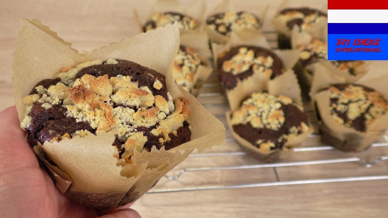 Chocolademuffins met strooisel bakken | met DIY muffintulpen | chocolade, hazelnoten & marsepein