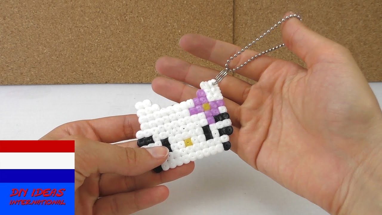 Hello Kitty knutselen van strijkkralen. zelf hangertje maken. als decoratie of cadeau
