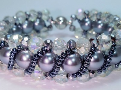 Elegant bracelet with pearls and crystals.Стильный браслет из жемчуга и кристалла.