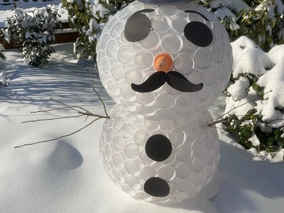DIY: sneeuwpop van witte bekers, DIY snowman plastic cups