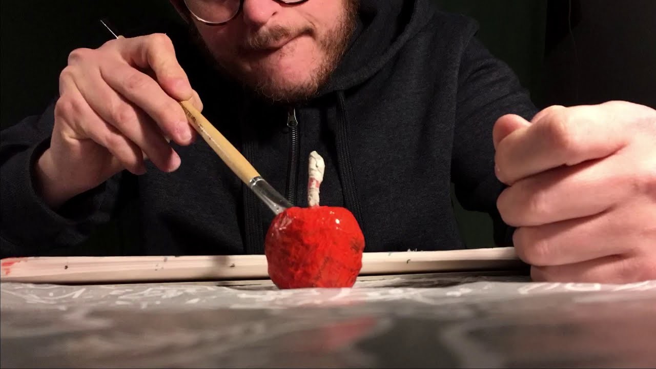 Een appel maken van PAPIER MACHÊ