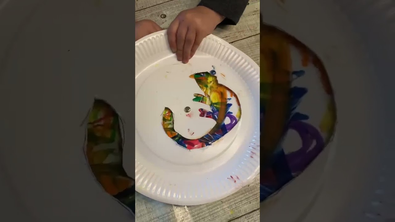 Bewegende kameleon knutselen van papieren bordjes
