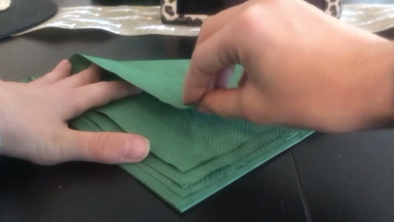 Hoe maak je een kerstboom met servetten(DIY)
